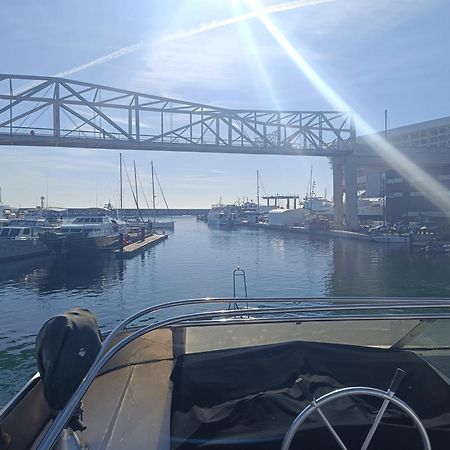 ホテル Amazing Boat To Sleep In Barcelona サン・アドリア・デ・ベソス エクステリア 写真