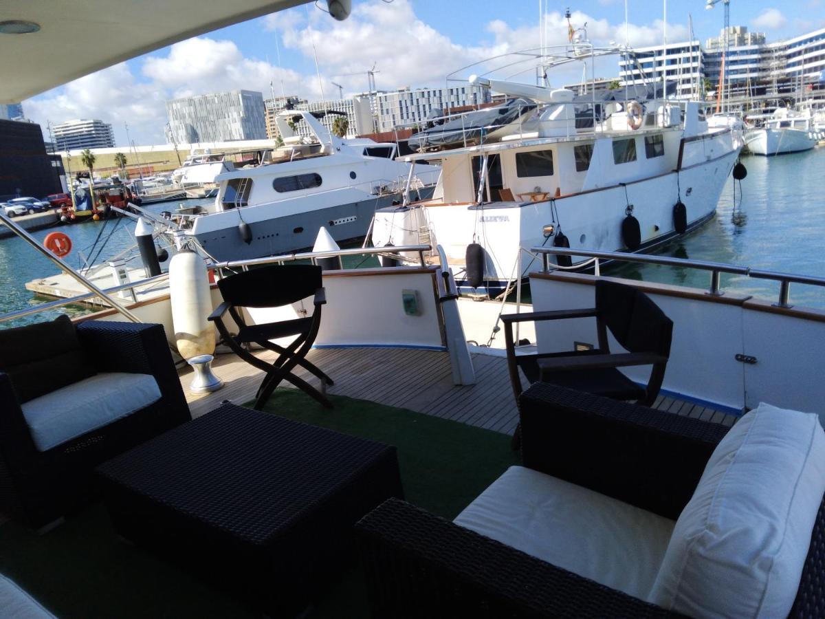 ホテル Amazing Boat To Sleep In Barcelona サン・アドリア・デ・ベソス エクステリア 写真