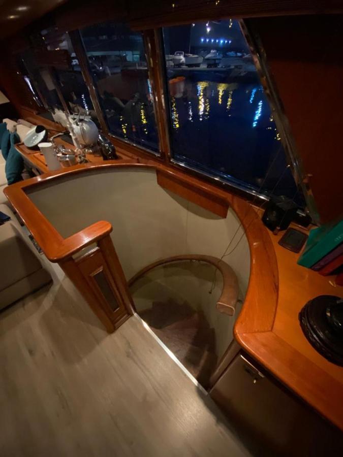 ホテル Amazing Boat To Sleep In Barcelona サン・アドリア・デ・ベソス エクステリア 写真