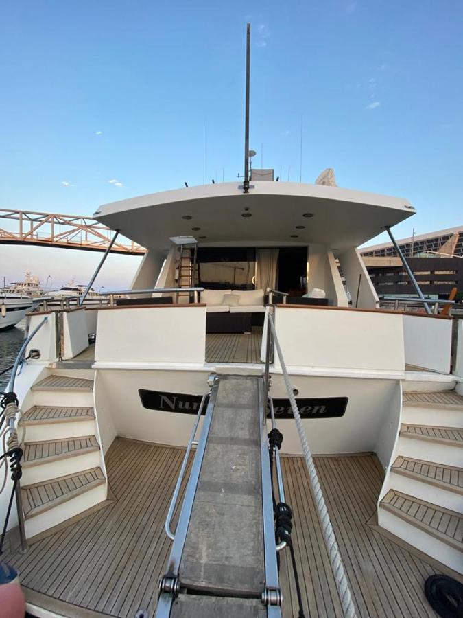 ホテル Amazing Boat To Sleep In Barcelona サン・アドリア・デ・ベソス エクステリア 写真