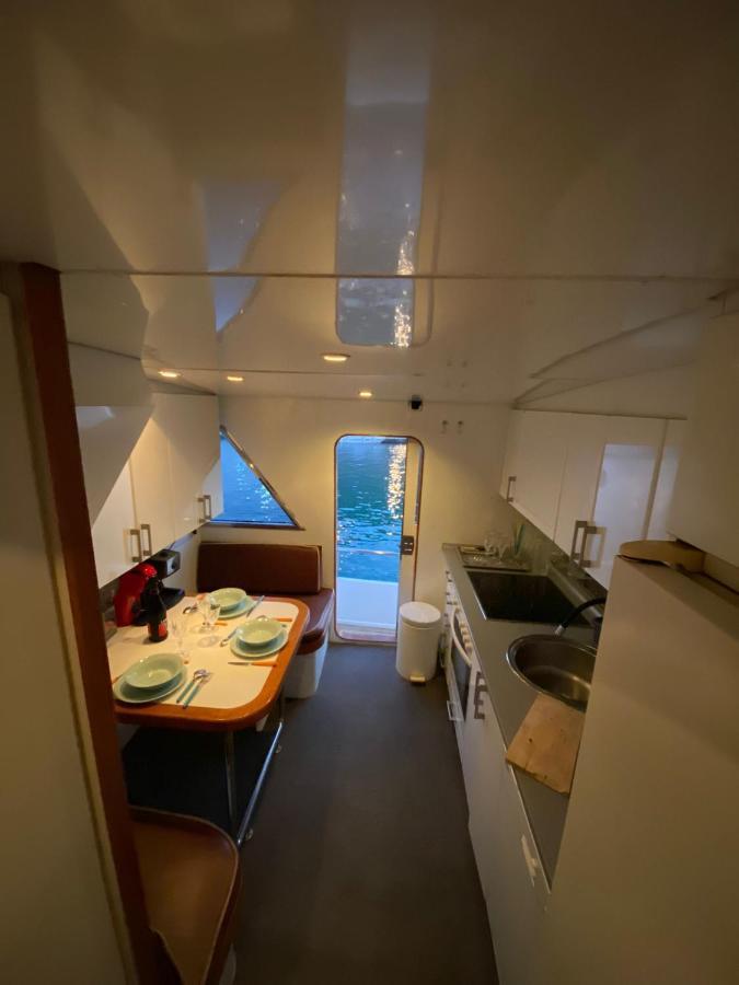 ホテル Amazing Boat To Sleep In Barcelona サン・アドリア・デ・ベソス エクステリア 写真