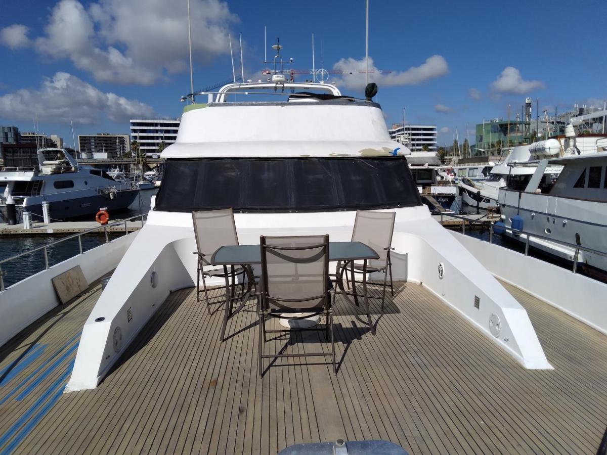 ホテル Amazing Boat To Sleep In Barcelona サン・アドリア・デ・ベソス エクステリア 写真