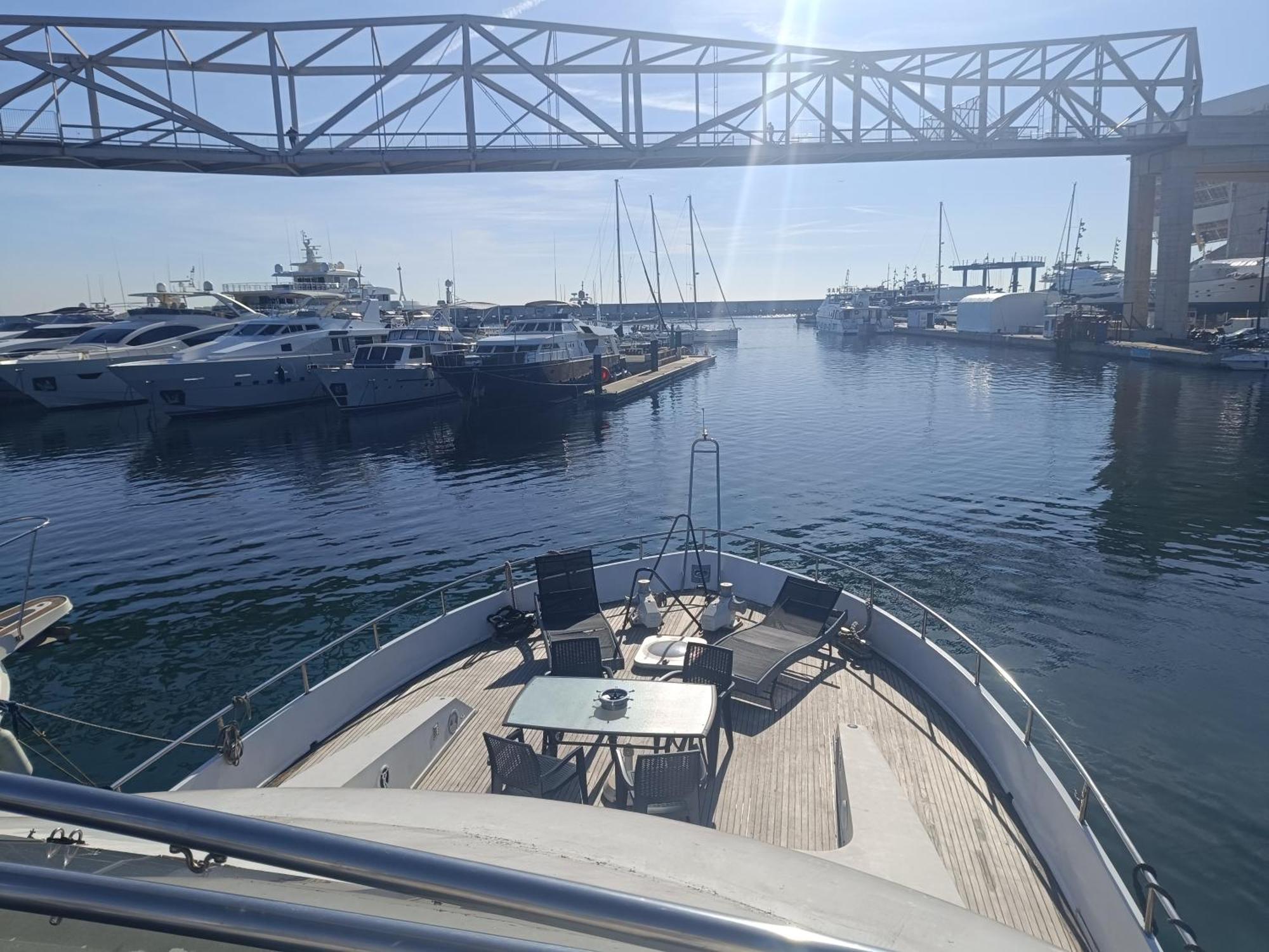 ホテル Amazing Boat To Sleep In Barcelona サン・アドリア・デ・ベソス エクステリア 写真