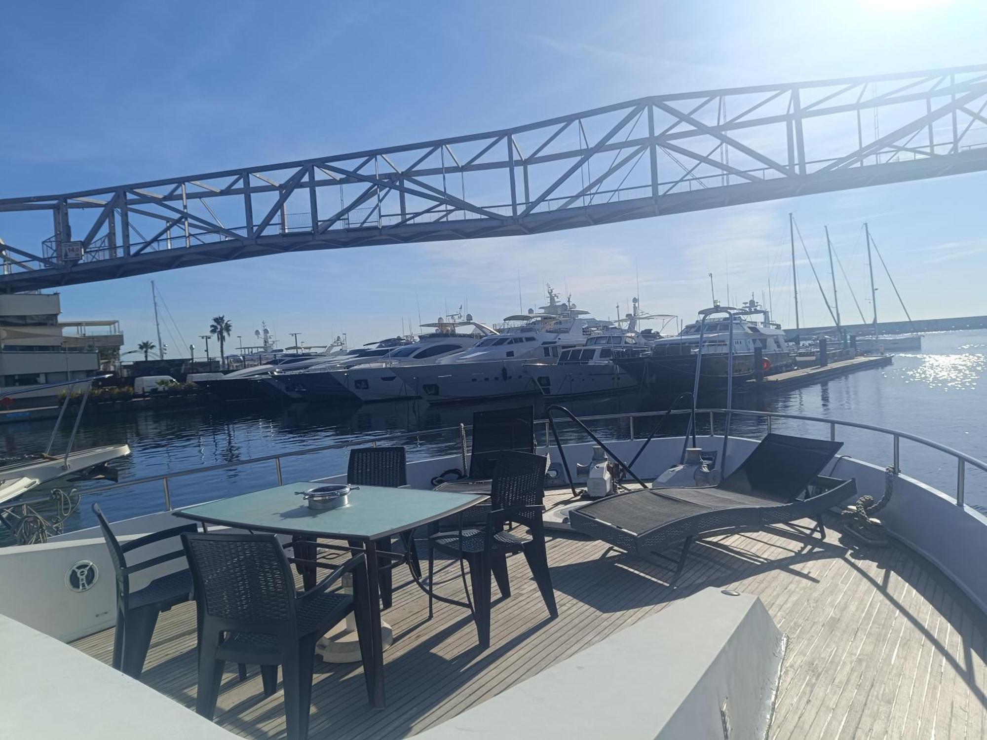 ホテル Amazing Boat To Sleep In Barcelona サン・アドリア・デ・ベソス エクステリア 写真