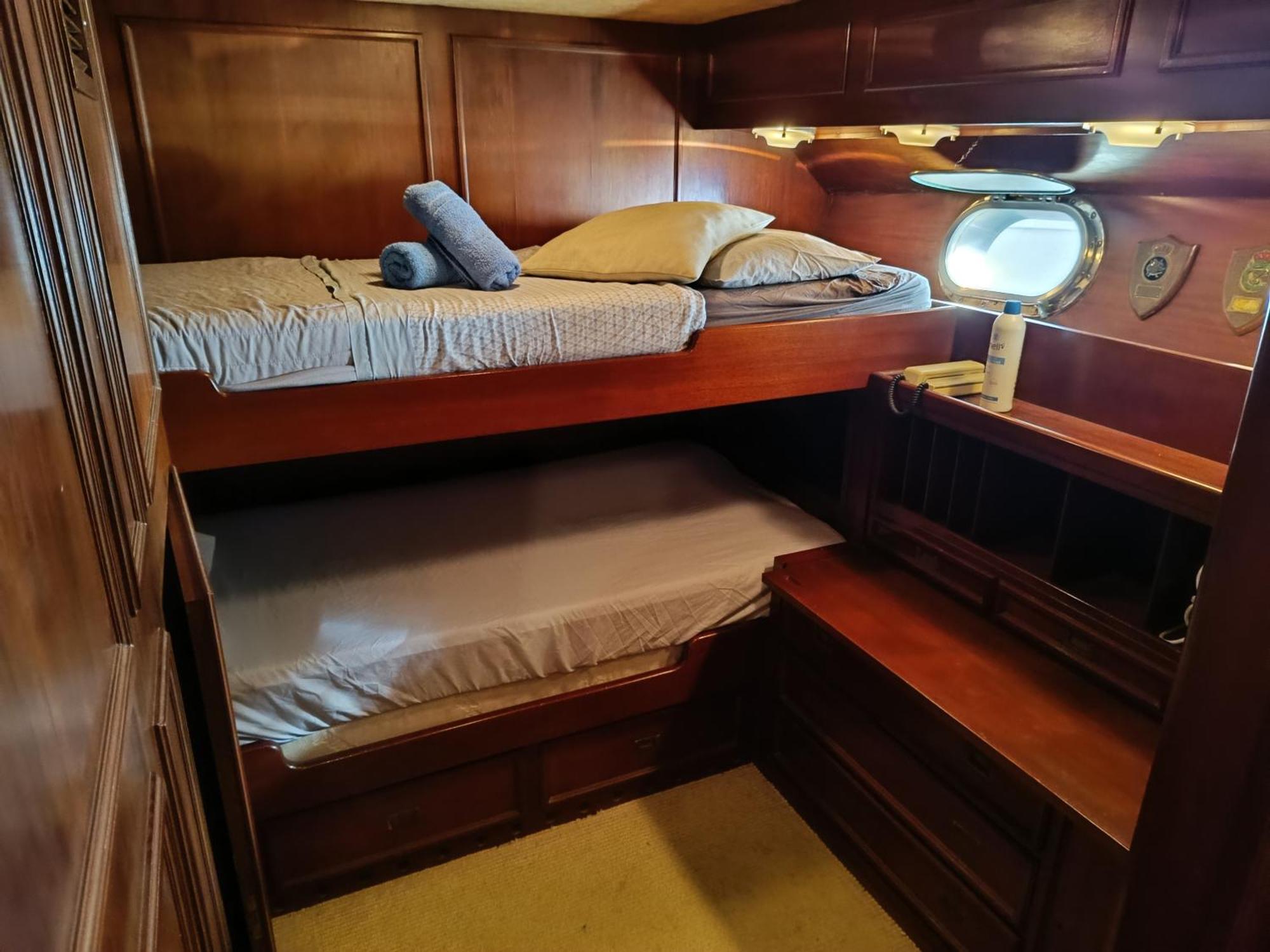 ホテル Amazing Boat To Sleep In Barcelona サン・アドリア・デ・ベソス エクステリア 写真