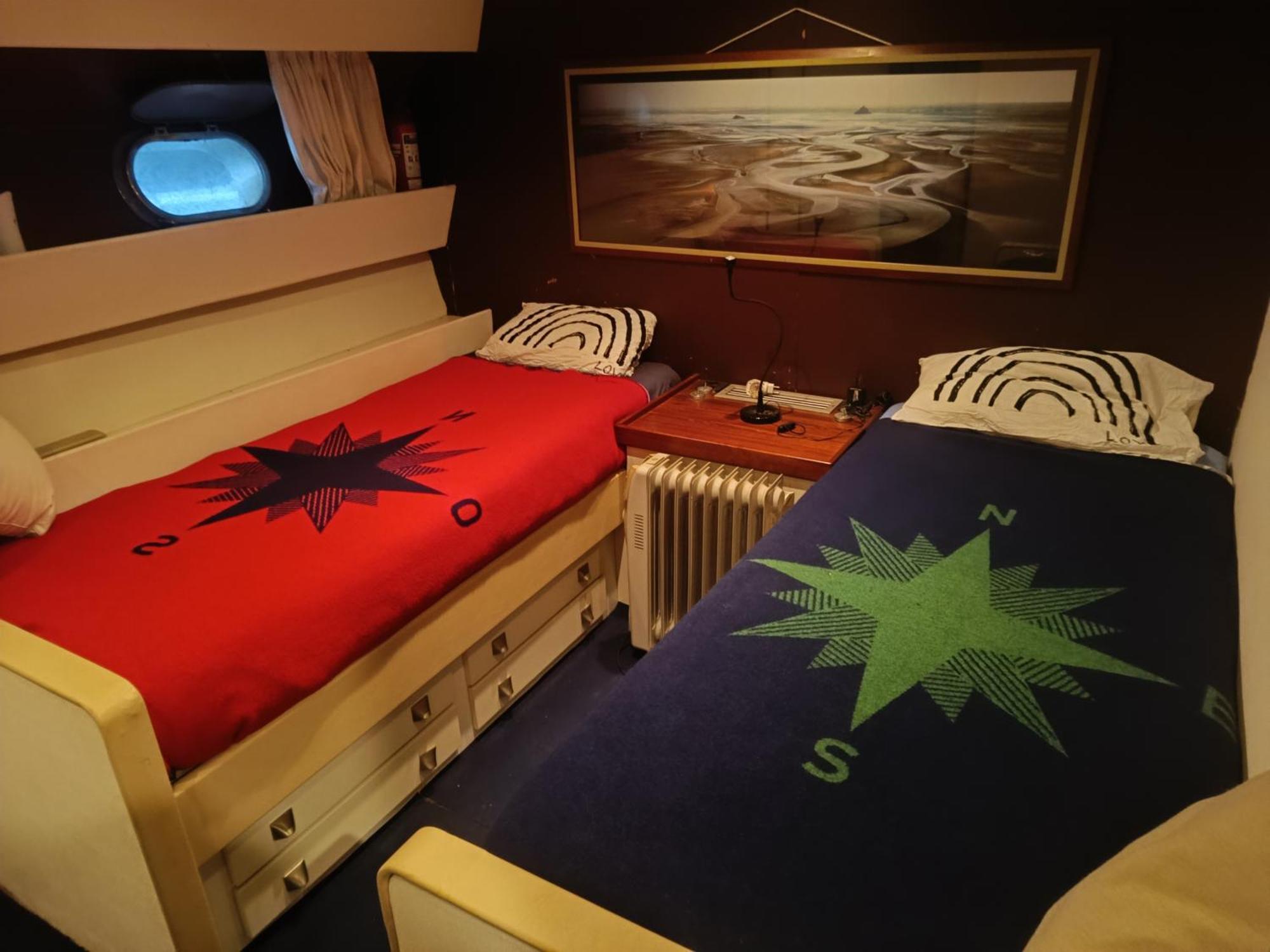 ホテル Amazing Boat To Sleep In Barcelona サン・アドリア・デ・ベソス エクステリア 写真